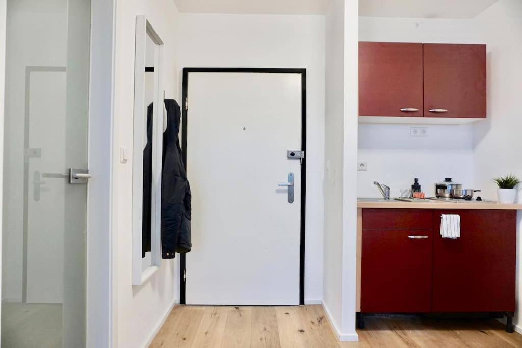 Neu Modernes Apartment In Top Lage, Free Parking Max 1,65M Hoehe Und 1,8M Breite Karlsruhe Buitenkant foto