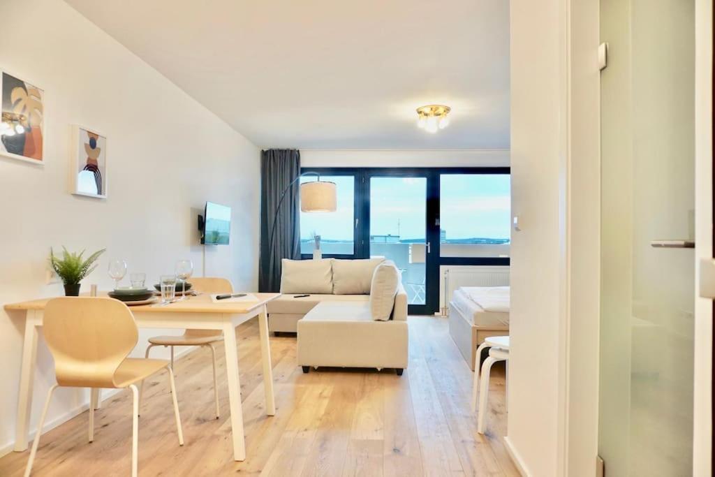 Neu Modernes Apartment In Top Lage, Free Parking Max 1,65M Hoehe Und 1,8M Breite Karlsruhe Buitenkant foto