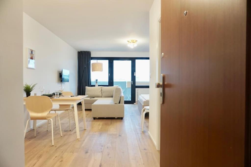 Neu Modernes Apartment In Top Lage, Free Parking Max 1,65M Hoehe Und 1,8M Breite Karlsruhe Buitenkant foto