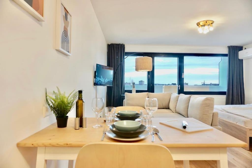 Neu Modernes Apartment In Top Lage, Free Parking Max 1,65M Hoehe Und 1,8M Breite Karlsruhe Buitenkant foto