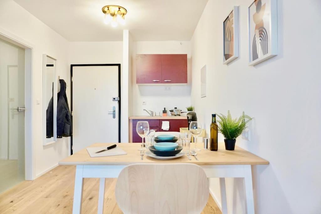 Neu Modernes Apartment In Top Lage, Free Parking Max 1,65M Hoehe Und 1,8M Breite Karlsruhe Buitenkant foto