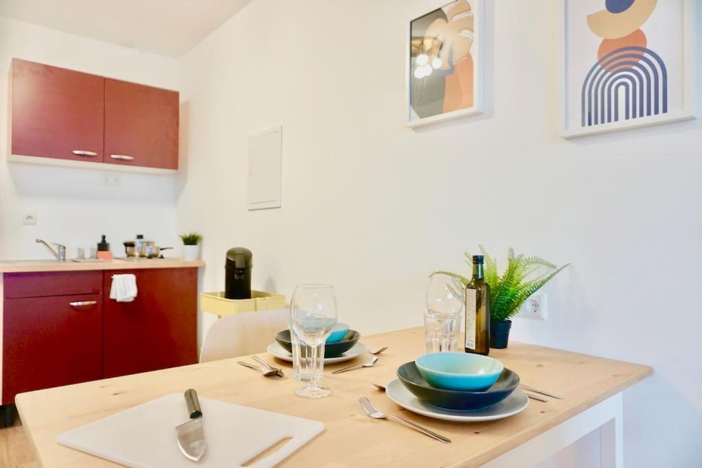 Neu Modernes Apartment In Top Lage, Free Parking Max 1,65M Hoehe Und 1,8M Breite Karlsruhe Buitenkant foto