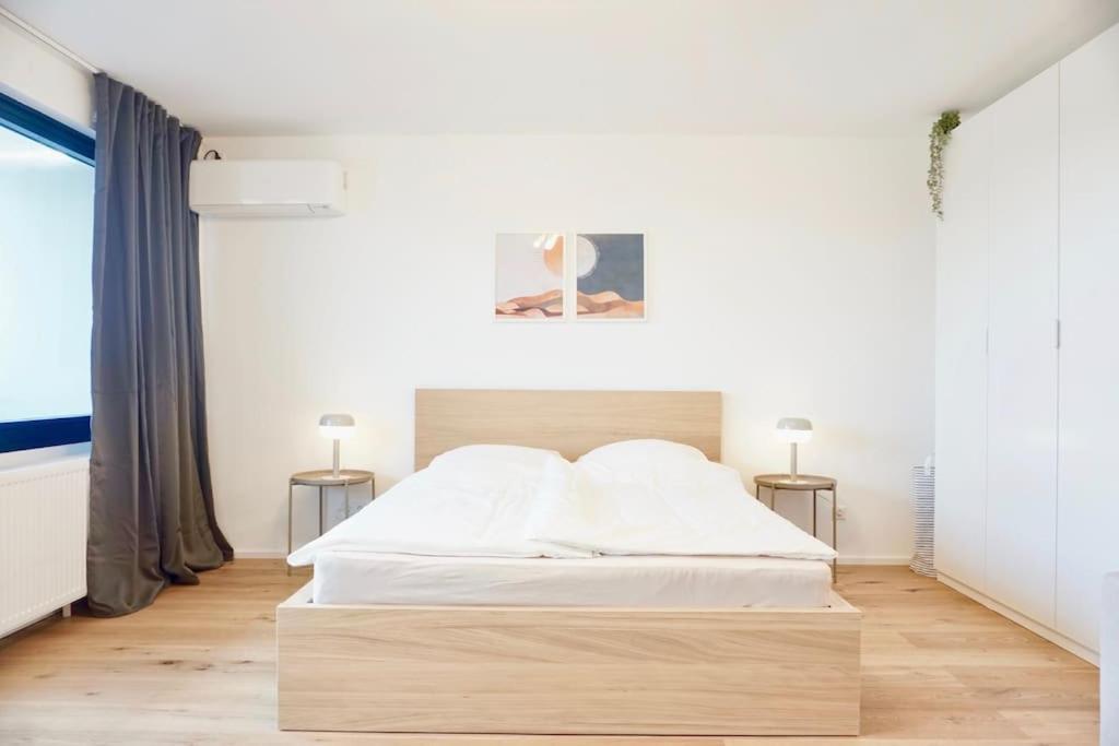 Neu Modernes Apartment In Top Lage, Free Parking Max 1,65M Hoehe Und 1,8M Breite Karlsruhe Buitenkant foto