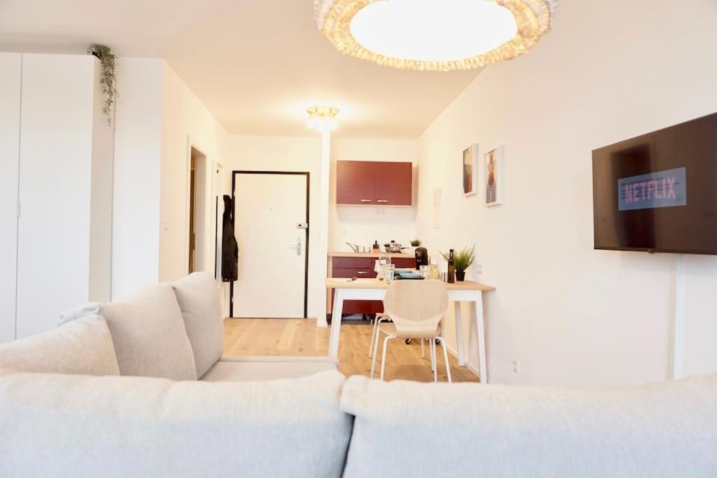 Neu Modernes Apartment In Top Lage, Free Parking Max 1,65M Hoehe Und 1,8M Breite Karlsruhe Buitenkant foto