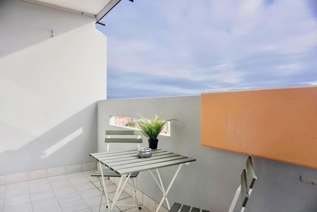 Neu Modernes Apartment In Top Lage, Free Parking Max 1,65M Hoehe Und 1,8M Breite Karlsruhe Buitenkant foto
