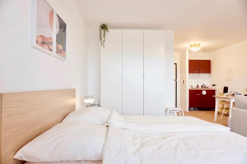 Neu Modernes Apartment In Top Lage, Free Parking Max 1,65M Hoehe Und 1,8M Breite Karlsruhe Buitenkant foto