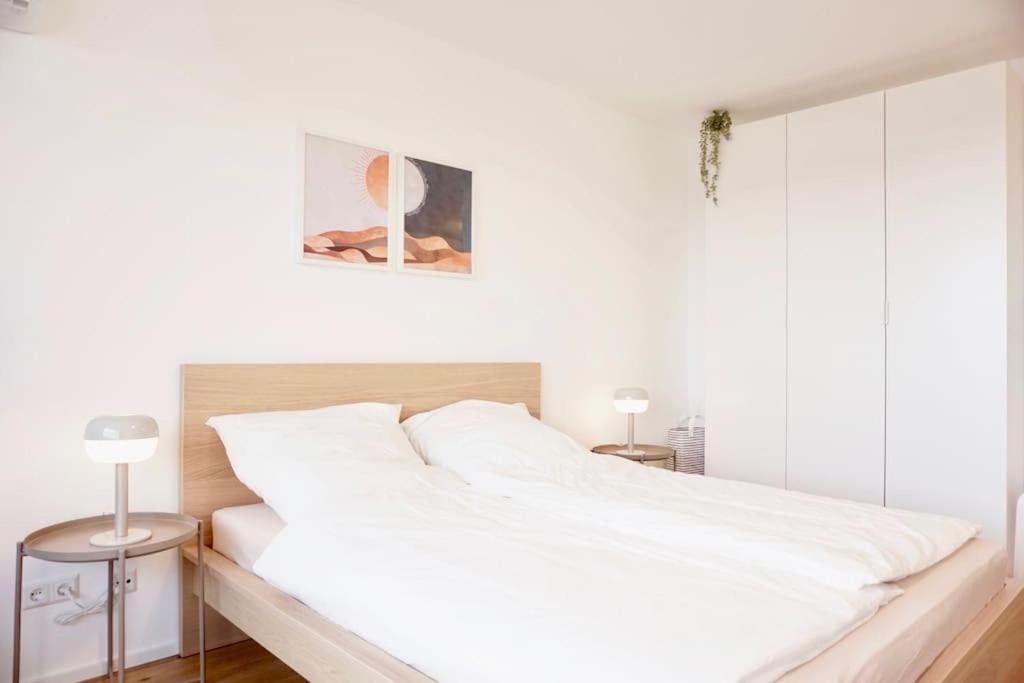 Neu Modernes Apartment In Top Lage, Free Parking Max 1,65M Hoehe Und 1,8M Breite Karlsruhe Buitenkant foto