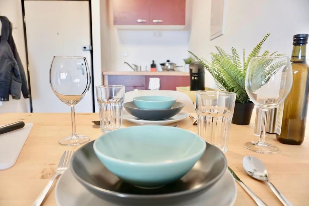 Neu Modernes Apartment In Top Lage, Free Parking Max 1,65M Hoehe Und 1,8M Breite Karlsruhe Buitenkant foto